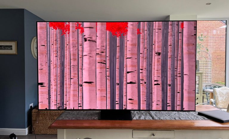 Samsung S95F (QE65S95F) обзор: Это OLED, но не такой, как мы знали
