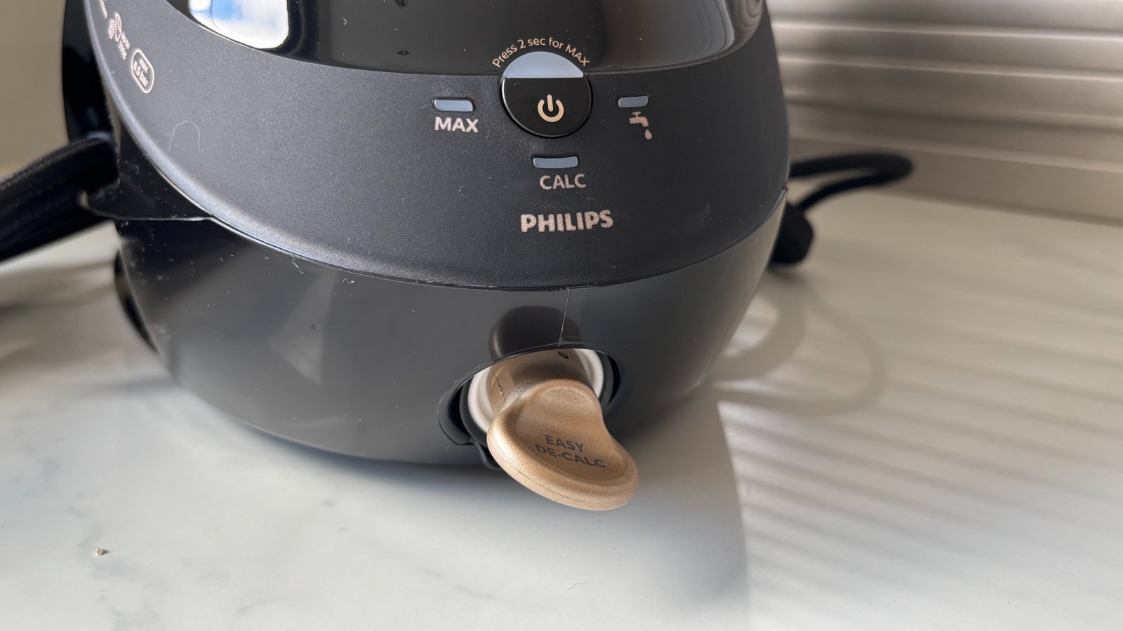 Philips PerfectCare 8000 PSG8130/80 Steam Generator Iron review power switch