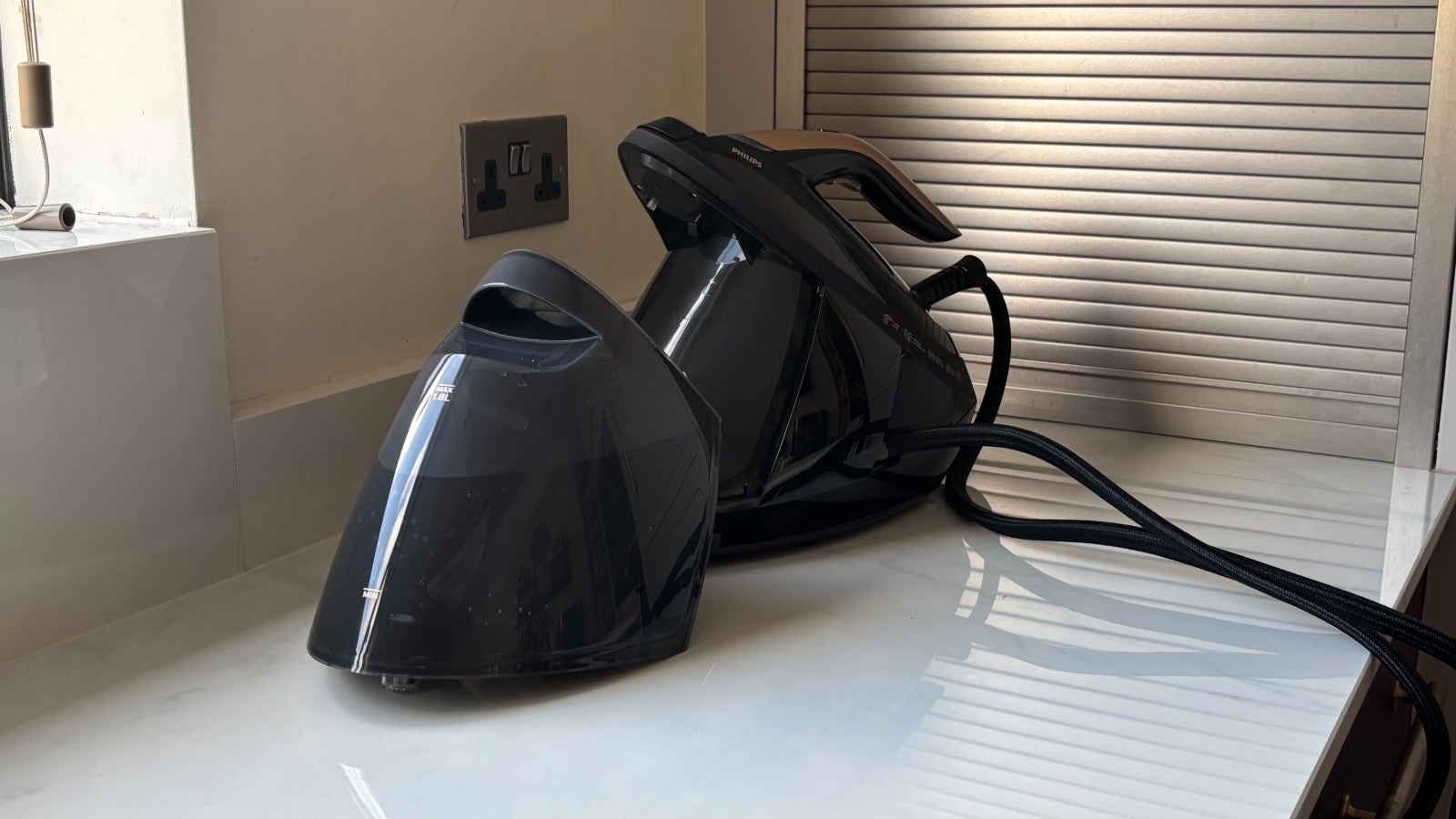 Philips PerfectCare 8000 PSG8130/80 Steam Generator Iron review front of water tank