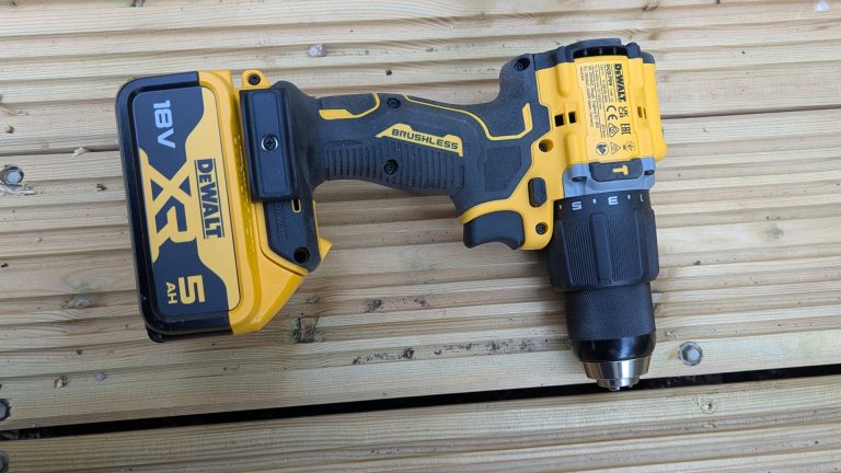 DeWalt DCD799P2T обзор: Компактная дрель для серьезных DIY-проектов