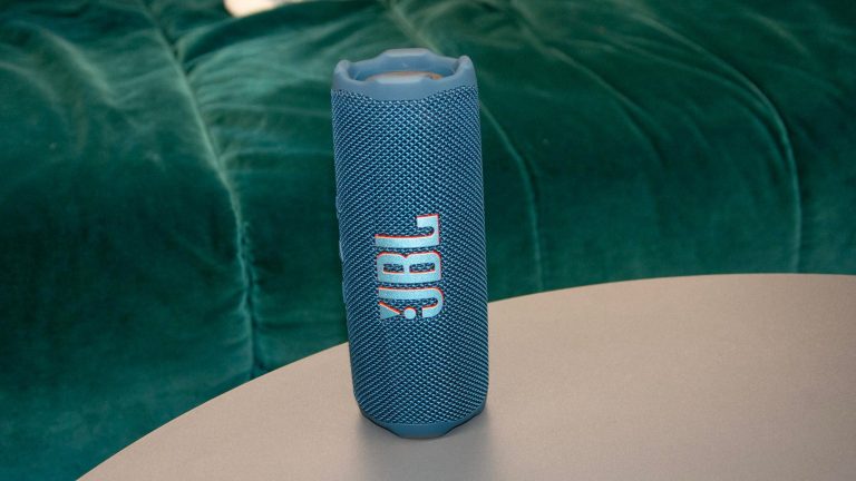 Обзор JBL Flip 7: лучшая портативная колонка для большинства